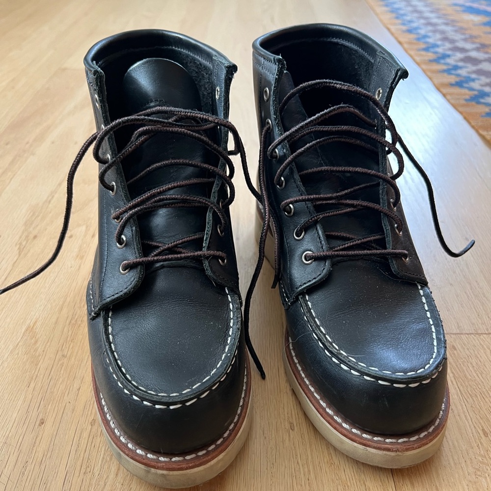 RED WING moc toe boots, black. women’s 7 (37.5) perfectly broken in